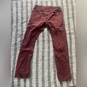 Burgundy Levi’s casual jeans 32 x 32